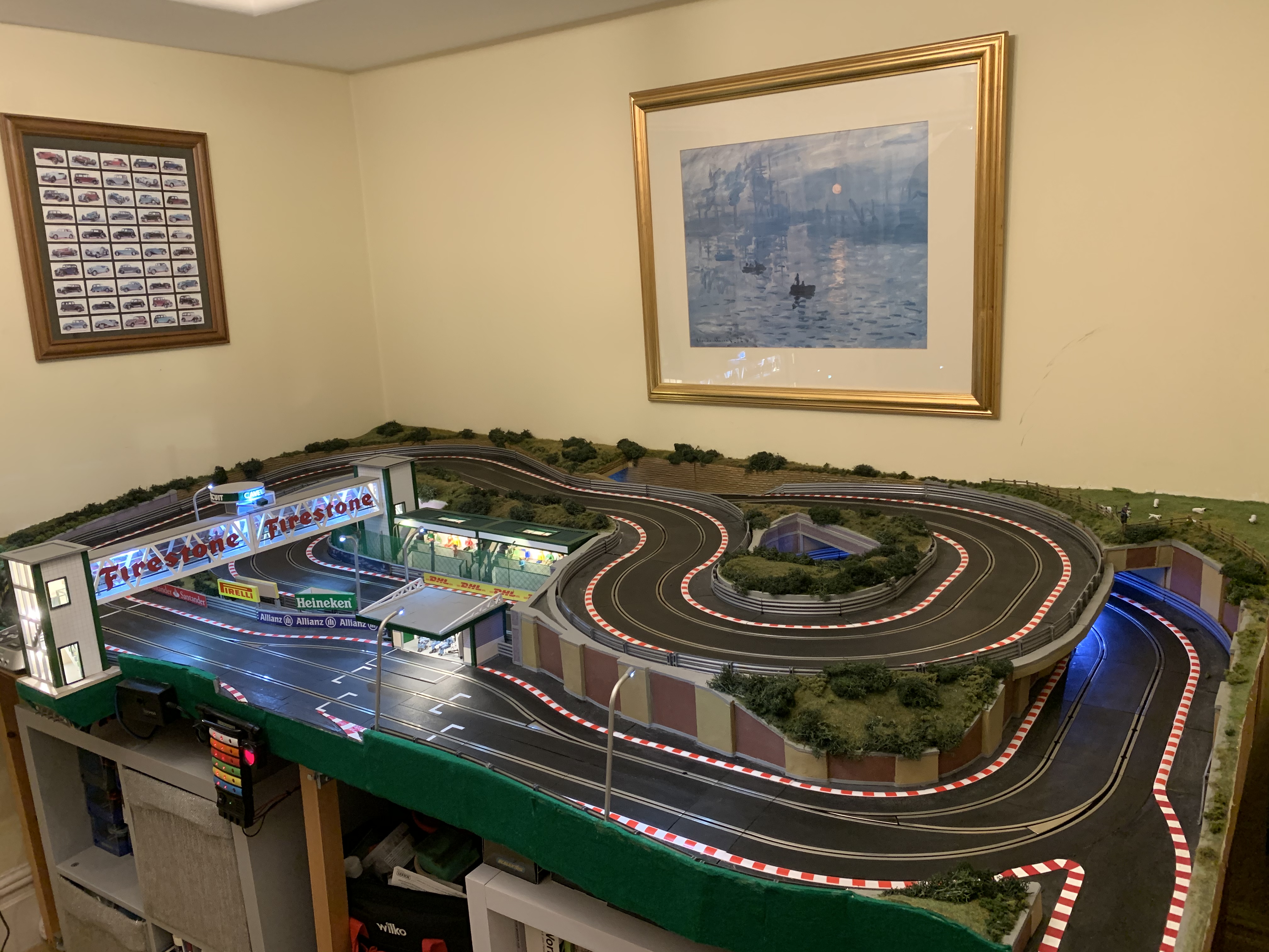 Scalextric track best sale layouts 8x4