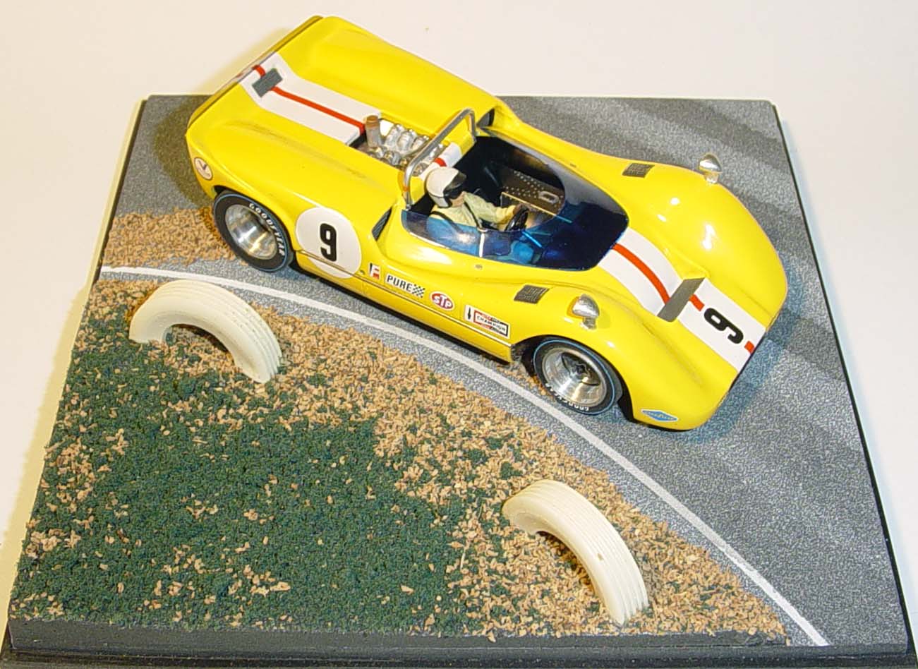 Maxi Models MX 004J McLaren M6B #9 Jo Bonnier Riverside