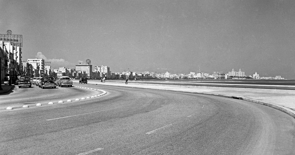 The wide seafront boulevard of El Malecón