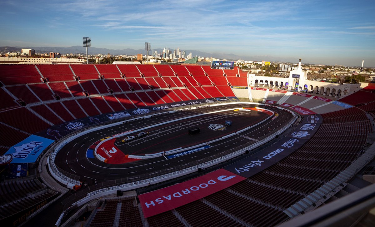 Photo of the LA Coliseum sports stadium